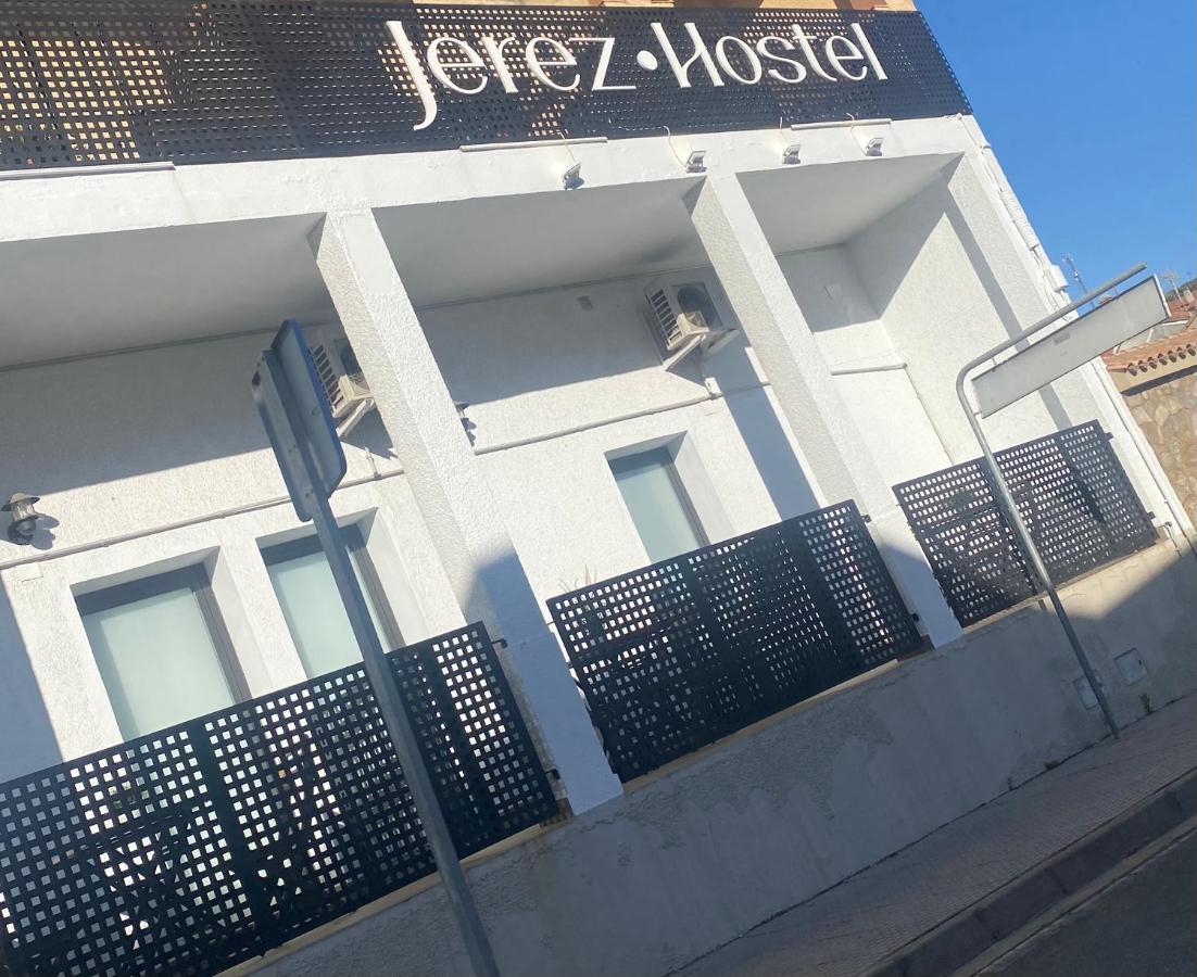 Jerez Hostel เฮเรส เด ลอส คาบาลเญรอส ภายนอก รูปภาพ